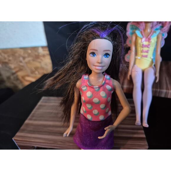 3 Barbie Dolls And 1 Ken.. Fully Dressed And Ready To Go . Good Condition - Picture 4 of 8